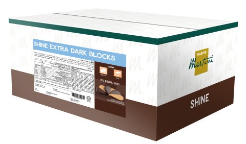 Kotak putih dan coklat berlabel "Shine Extra Dark Blocks" oleh Master Martini, dengan salutan koko 17% dan maklumat p...